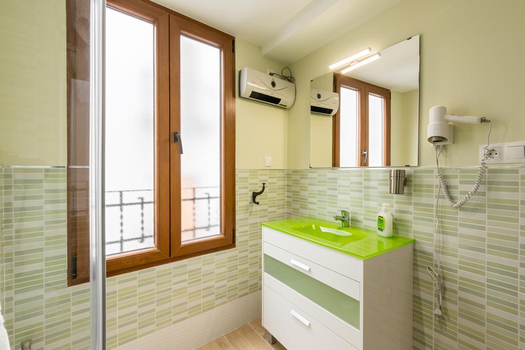 Apartamentos Puerta Nueva غرناطة المظهر الخارجي الصورة