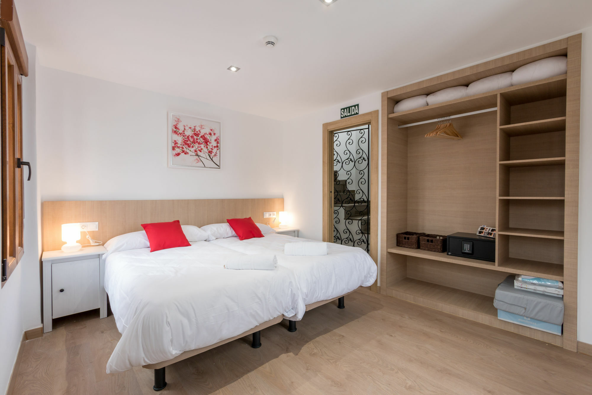 Apartamentos Puerta Nueva غرناطة المظهر الخارجي الصورة